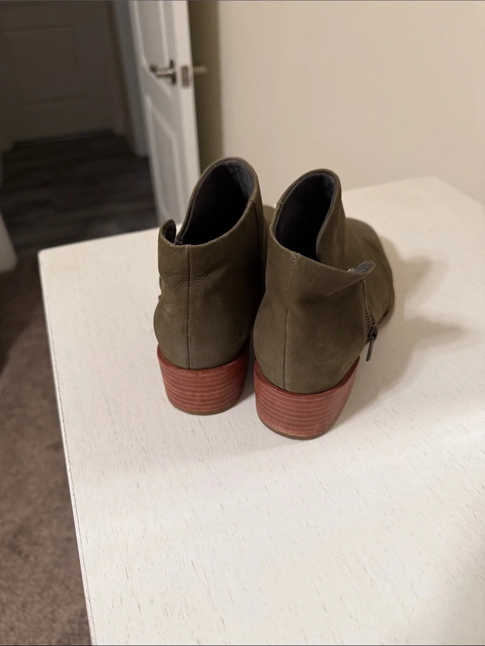 Seychelles Women’s Vocal Olive Green Suede Ankle Booties w/Side Zip / Size 7.5